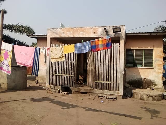 Maison à vendre à Agla, dans la zone derrière CEG les Pylônes